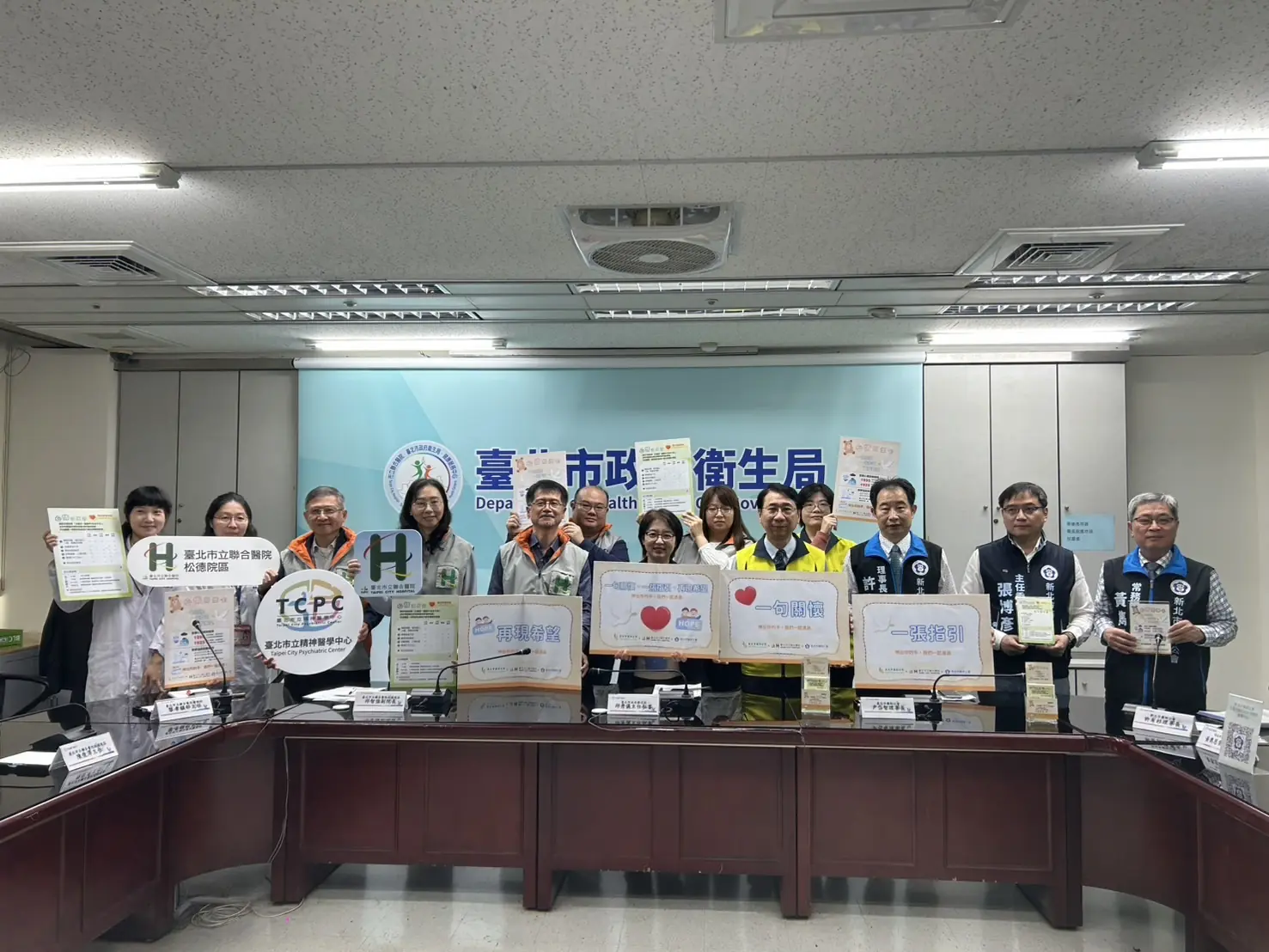 一句關懷、一張指引、再現希望 伸出你的手，我們一起渡過