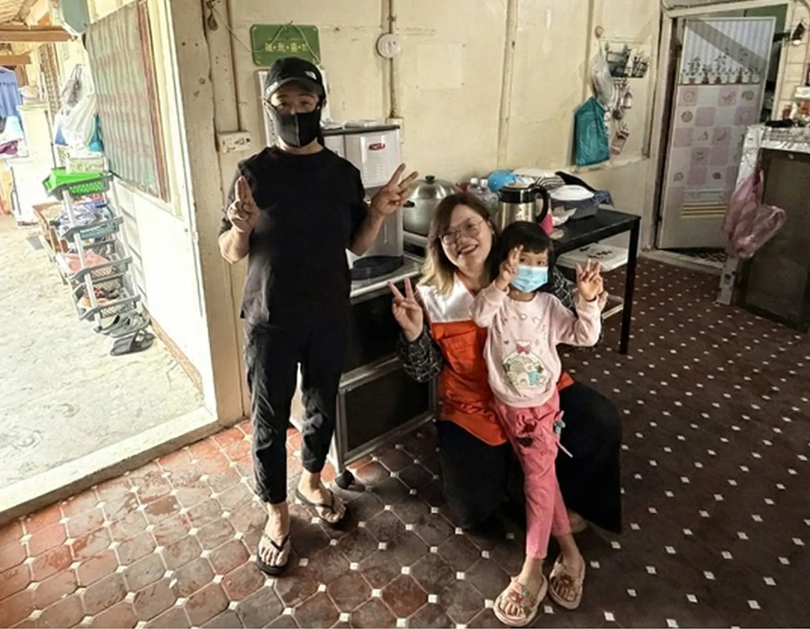 台灣脆弱家庭危機： 偏鄉阿嬤忍病換孫溫飽，台灣世界展望會盼社會伸援「紅包傳愛」