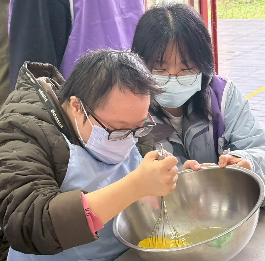 淨灘海廢創作 唐氏症青年從被照顧者變行動參與者 3 c9f0f895fb98ab9