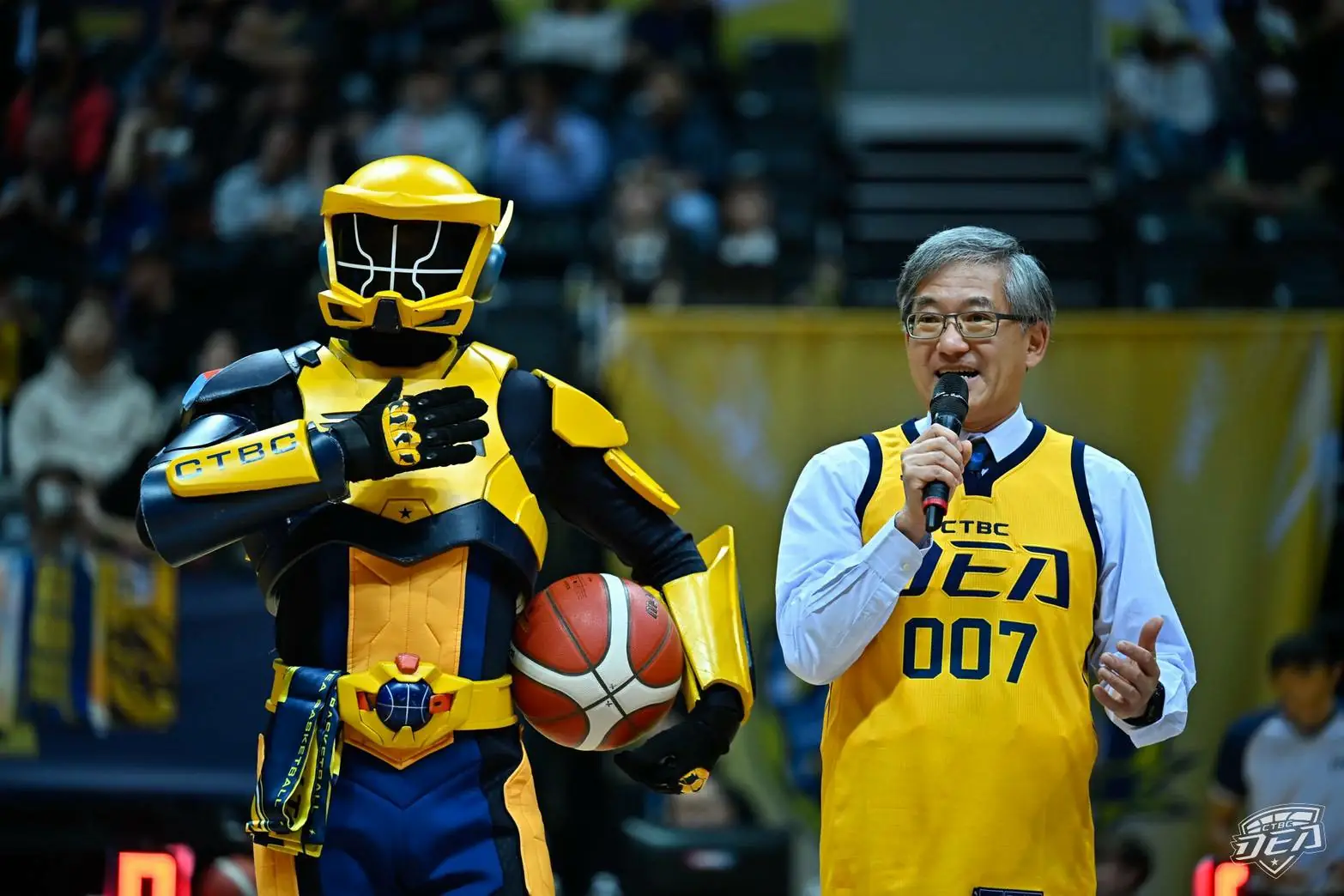 法務部調查局陳白立局長開球 盼全民提高警覺 化身「打詐.反毒」達人 1 d70f65d3c7be069