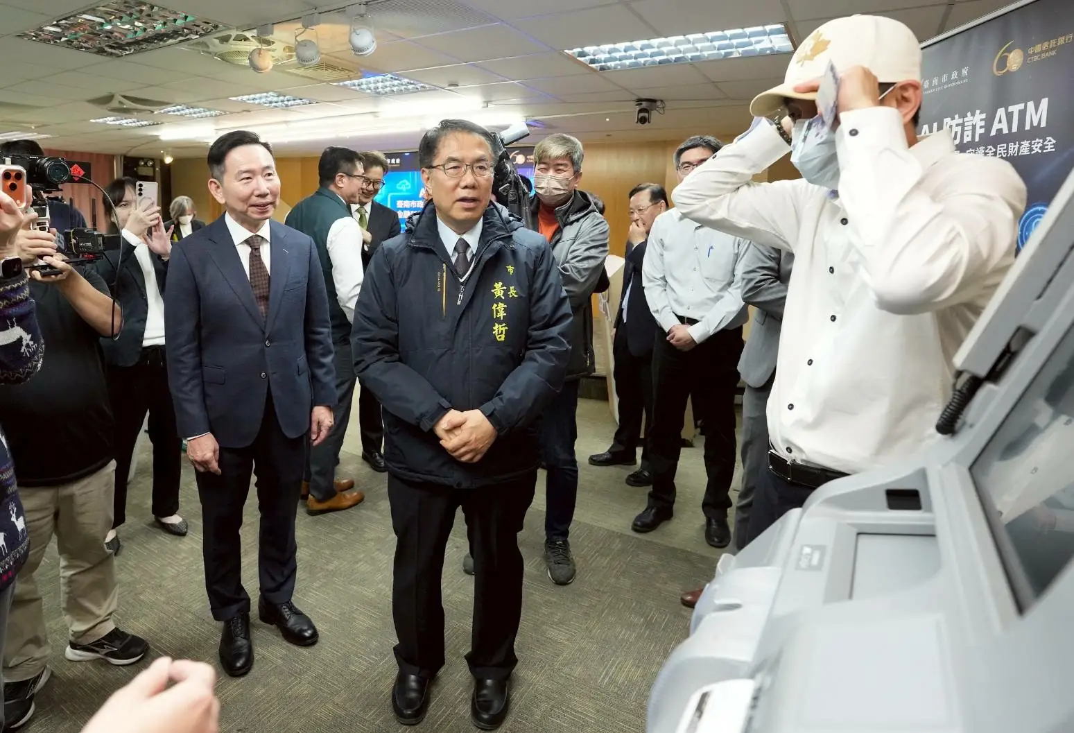 中國信託攜手臺南市政府共築ATM打詐新防線 AI智慧辨識搭配即時通報機制.公私協力強化守護民眾資產 2 e3901b5568fa167