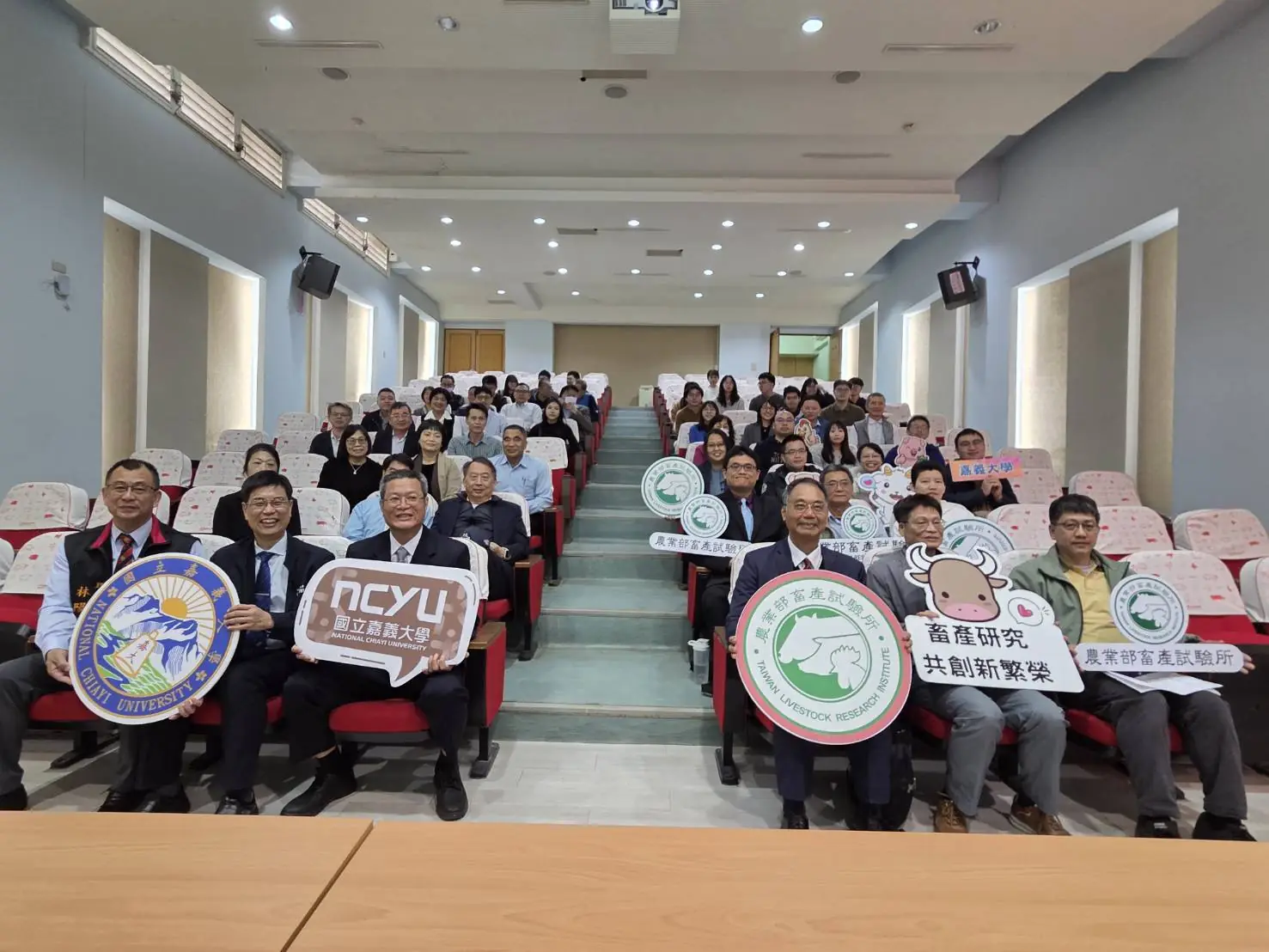 廢棄羽毛變優質蛋白 餵食動物證實生長勝過魚粉 廢棄羽毛變優質蛋白 餵食動物證實生長勝過魚粉