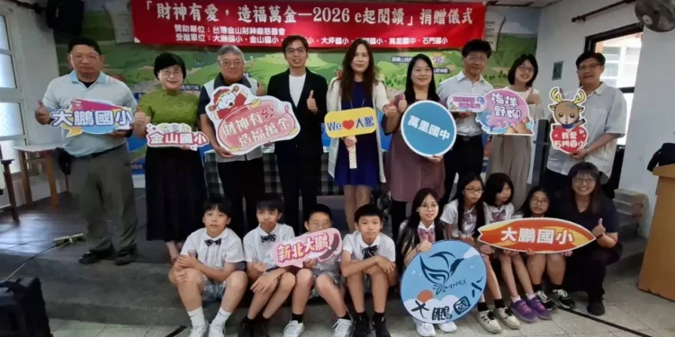 財神送暖進校園　用科技陪孩子一起愛上閱讀